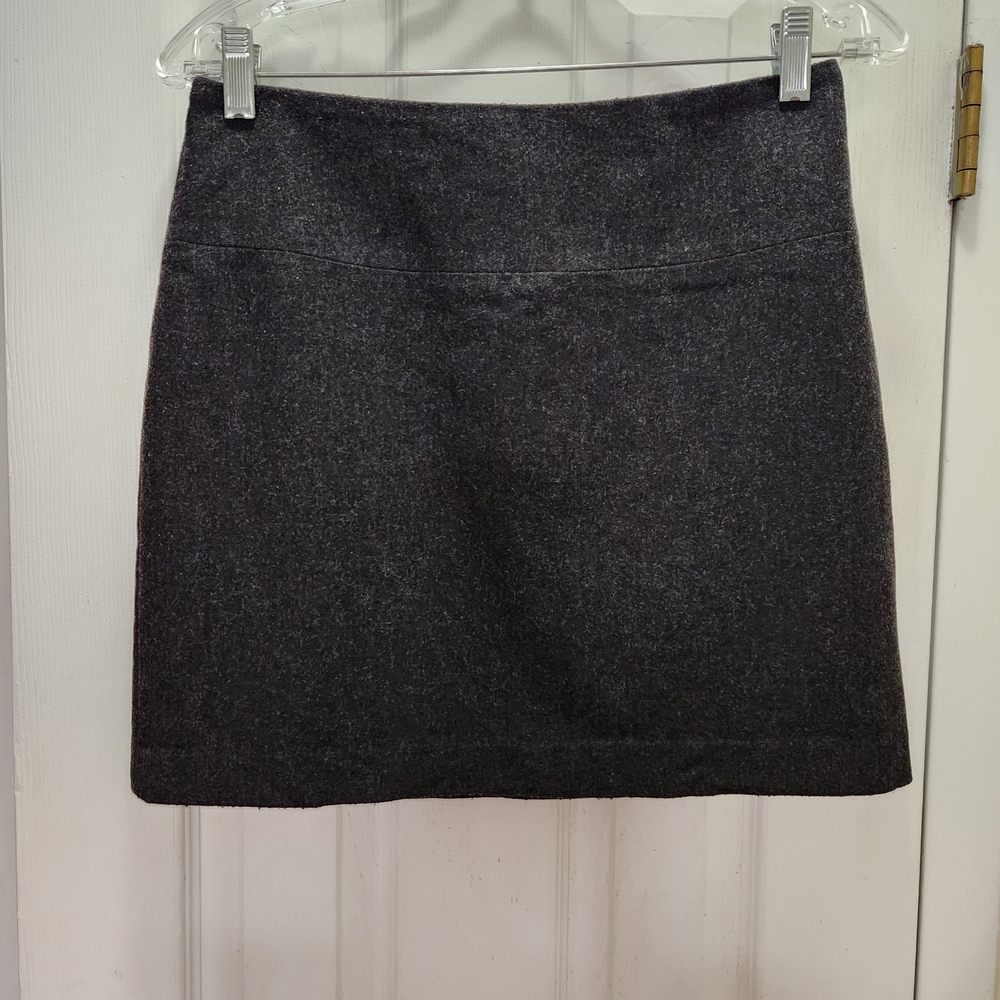 Banana Republic Ladies Wool Blend Mini Skirt - Size 4